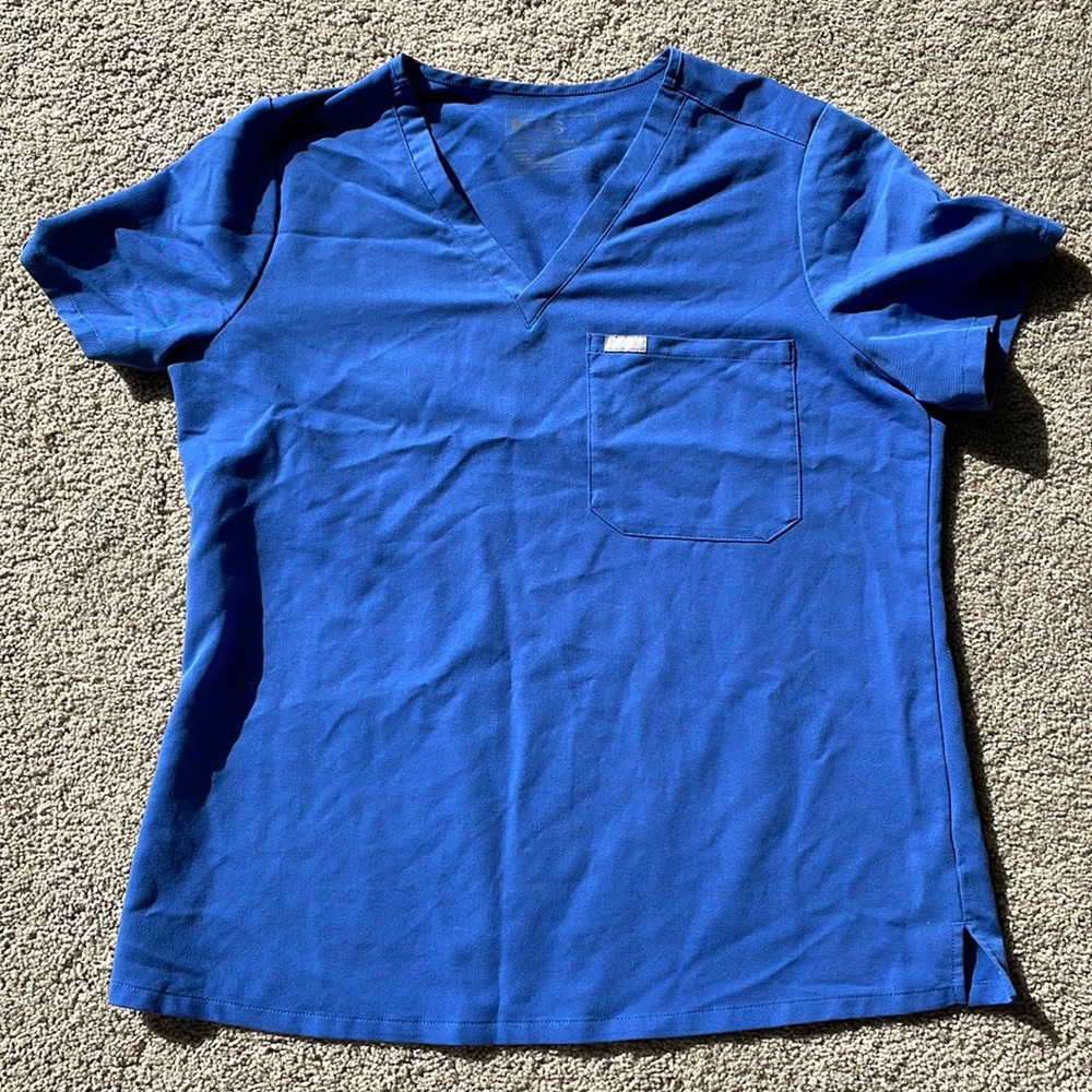 Large one pocket Figs scrub top